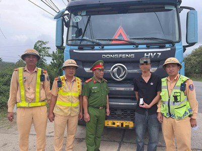 Kiểm tra xe đầu kéo, phát hiện tài xế tái phạm sử dụng ma túy