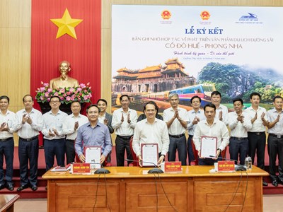 Đoàn tàu di sản mở rộng không gian liên kết du lịch miền Trung