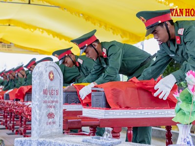 Các anh trở về từ lòng đất Câu Nhi