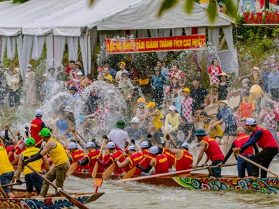 Vì sao hai đội thuyền bơi ở xã Lệ Thuỷ bị xử lý kỷ luật?