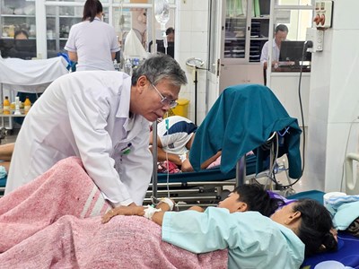 Tạm đình chỉ tiệm bánh mì sau khi 42 người có triệu chứng bất thường