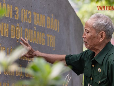 Nước mắt sau 54 năm trở lại Thành cổ