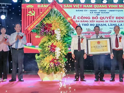 Hai đạo sắc kể chuyện dòng họ khoa bảng bên dòng Gianh