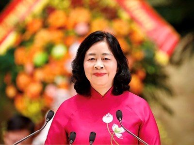 Chủ tịch Bùi Thị Minh Hoài chúc mừng Đại lễ Tam hợp của Phật giáo Tứ Ân Hiếu Nghĩa