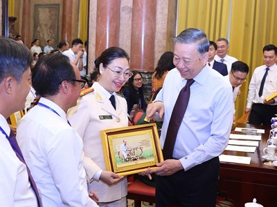 Báo chí phải đồng hành với các nhiệm vụ ưu tiên của đất nước trong thời kì mới