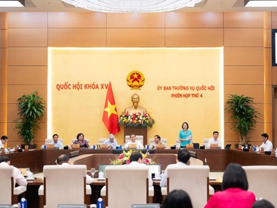 Phát huy vai trò của già làng, trưởng bản, chức sắc tôn giáo và người có uy tín trong cộng đồng