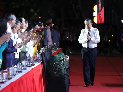 Tổng Bí thư, Chủ tịch nước Tô Lâm và lãnh đạo Đảng, Nhà nước dự chương trình cầu truyền hình Sao sáng dẫn đường