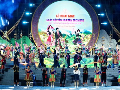 Sắc màu văn hóa dân tộc Mông - Hội tụ và tỏa sáng