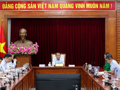 Đảm bảo tính chính trị và nghệ thuật cao 