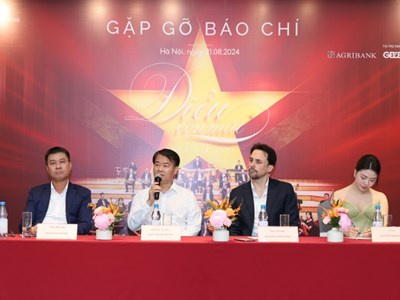 Nhạc trưởng người Pháp lần đầu tiên tham gia hòa nhạc 'Điều còn mãi' 