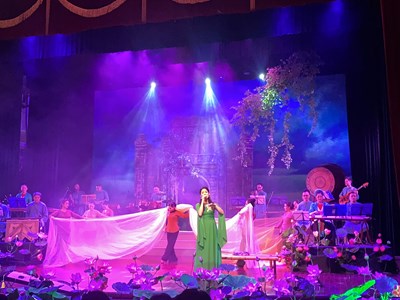 Triển khai tổ chức các chương trình nghệ thuật quyên góp, ủng hộ đồng bào bị ảnh hưởng do bão lũ