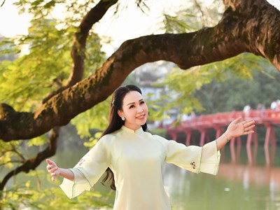 Hà Nội lãng mạn và hoài niệm trong MV mới của Sao Mai Khánh Ly