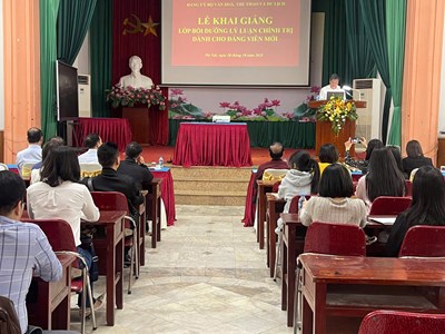 Khai giảng Lớp bồi dưỡng lý luận chính trị dành cho đảng viên mới