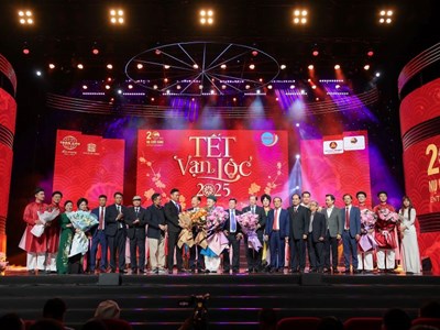 Lần đầu tiên 4 nghệ sĩ gạo cội cùng hòa giọng trong “Tết vạn lộc“