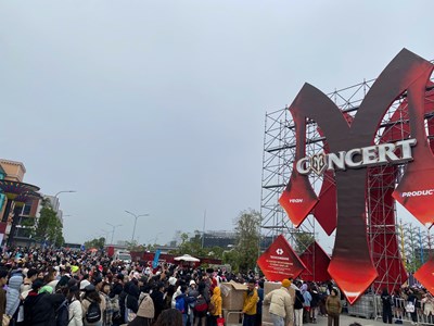 Khán giả cuồng nhiệt cùng “Anh trai vượt ngàn chông gai”