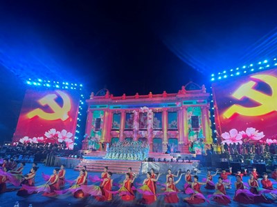 Tổng duyệt chương trình nghệ thuật đặc biệt “95 năm - Ánh sáng soi đường“