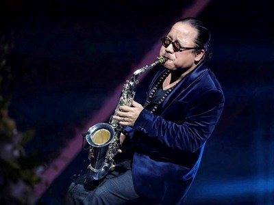 Nghệ sĩ Trần Mạnh Tuấn thổi saxophone tưởng nhớ nhạc sĩ Trịnh Công Sơn