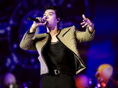 Dàn Anh trai say hi biểu diễn cuồng nhiệt dưới mưa