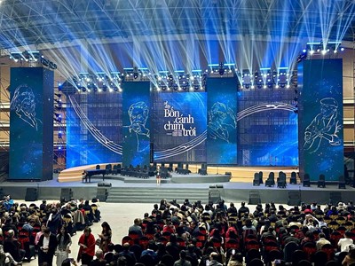 Phía sau ánh đèn sân khấu: Nỗi rủi ro của nghề bầu show Việt