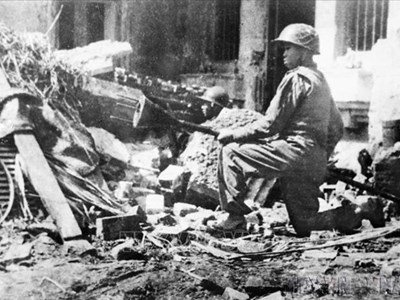 Chủ tịch Hồ Chí Minh ra Lời kêu gọi Toàn quốc kháng chiến