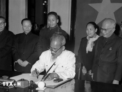 Công bố Hiến pháp 1960 - Nền tảng pháp lý cho thời kỳ quá độ