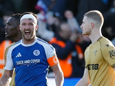 Cú sốc FA Cup: Đương kim vô địch Crystal Palace gục ngã trước đội hạng 6