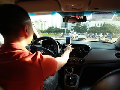 Siết xe hợp đồng dưới 9 chỗ: Chặn “xe trá hình”, bảo đảm an toàn vận tải