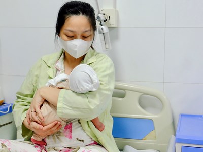 Đề cao vai trò đảng viên, khuyến khích sinh đủ 2 con để nâng mức sinh quốc gia