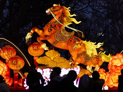 Thế giới rộn ràng đón giao thừa Âm lịch Bính Ngọ 2026