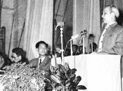 Bác Hồ nói chuyện tại Đại hội Văn nghệ toàn quốc lần thứ II