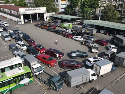 TP.HCM: Đăng kiểm quá tải sau ngày 1.3, nhiều trung tâm nghẽn mạng
