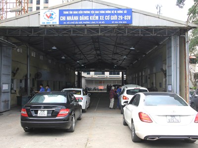 Siết khí thải, gara rộ dịch vụ “khám xe trước đăng kiểm”