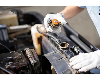 Nắng nóng sắp tới, chủ xe đổ xô bảo dưỡng hệ thống làm mát ô tô