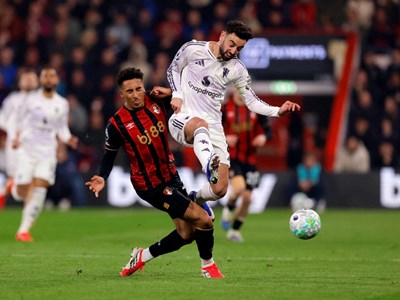 Ngoại hạng Anh: MU hai lần dẫn trước vẫn hòa tiếc nuối 