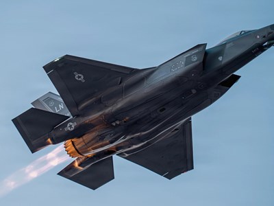 Iran tuyên bố bắn trúng F-35 Mỹ: Lộ “kẽ hở” của tiêm kích tàng hình?
