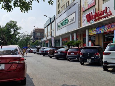 Đường nội khu thành bãi xe: Áp lực đỗ xe đô thị đến ngưỡng báo động