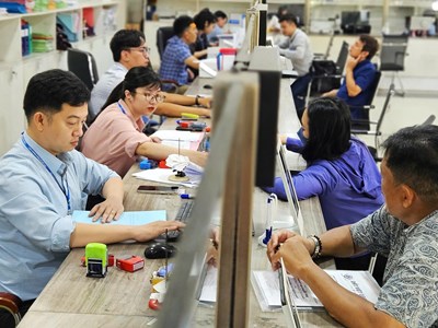 Đề xuất tăng lương hơn 8% cho cán bộ, công chức