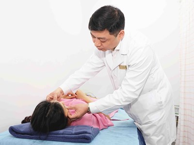 Người đi tìm “chỗ đứng” cho y học cổ truyền trong bệnh viện công nghệ cao