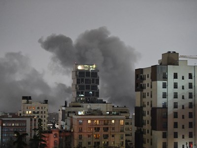 Không kích - tên lửa “ăn miếng trả miếng”, nguy cơ xung đột Trung Đông lan rộng