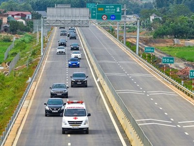 ETC cao tốc: Lỗi đọc thẻ khiến nhiều trạm ùn ứ kéo dài