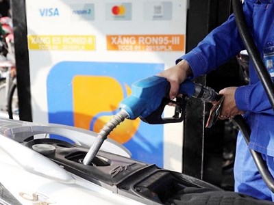 Giá xăng dầu giảm từ 15h30 ngày 8.4, RON95 xuống 26.530 đồng/lít