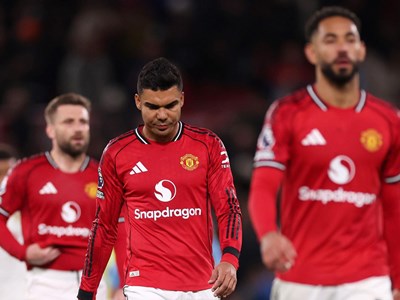 MU thua sốc Leeds tại Old Trafford, Carrick trả giá vì sai lầm nhân sự