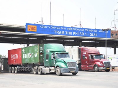 Hết thu phí, chưa hết trách nhiệm