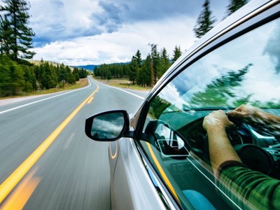 Lái xe cao tốc cuối tuần: An toàn từ những nguyên tắc cơ bản