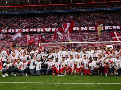 “Hủy diệt” Stuttgart 4-2, Bayern Munich đăng quang Bundesliga sớm 4 vòng đấu
