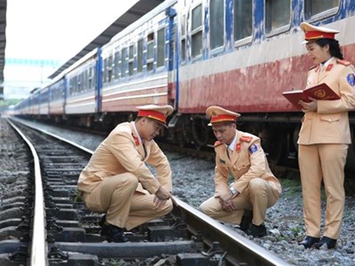 Sắp phạt tới 40-50 triệu đồng, vi phạm giao thông đường sắt liệu có giảm?