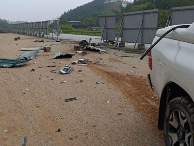 Nổ lốp, mất lái: Thiếu tá công an tử vong trên cao tốc Nội Bài - Lào Cai