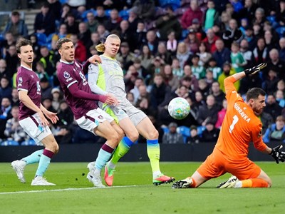 Đua vô địch Ngoại hạng Anh: Man City chiếm đỉnh, bước ngoặt hay thế giằng co mới?