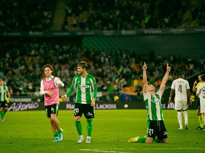 Real Madrid đánh rơi chiến thắng phút bù giờ, cuộc đua La Liga thêm nghẹt thở