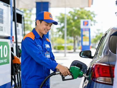 Giá xăng E10 giảm mạnh sau 4 ngày bán đại trà